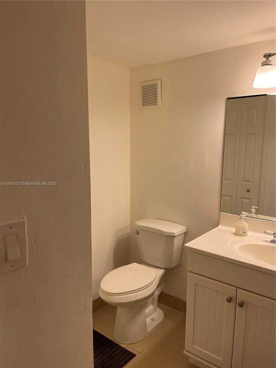 Small Image of 16500 GOLF CLUB RD #101, Weston Number 24