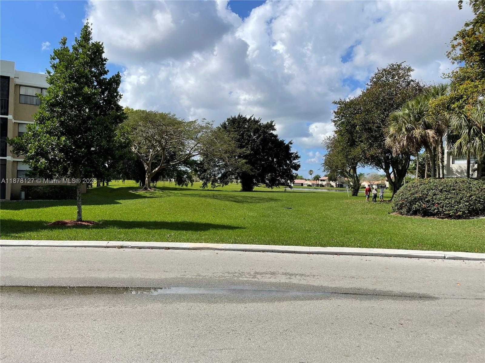 Small Image of 16500 GOLF CLUB RD #101, Weston Number 33