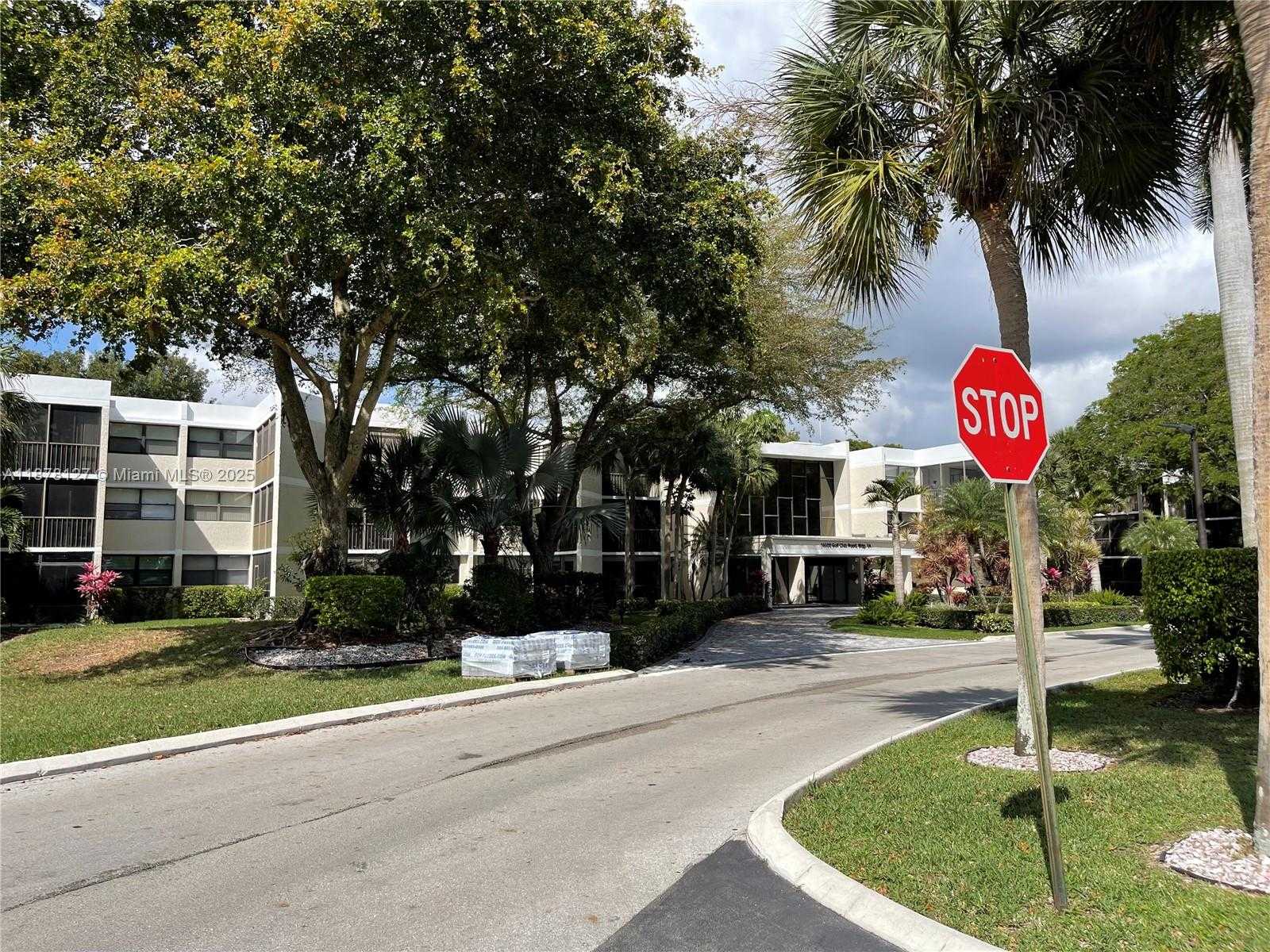 Small Image of 16500 GOLF CLUB RD #101, Weston Number 34