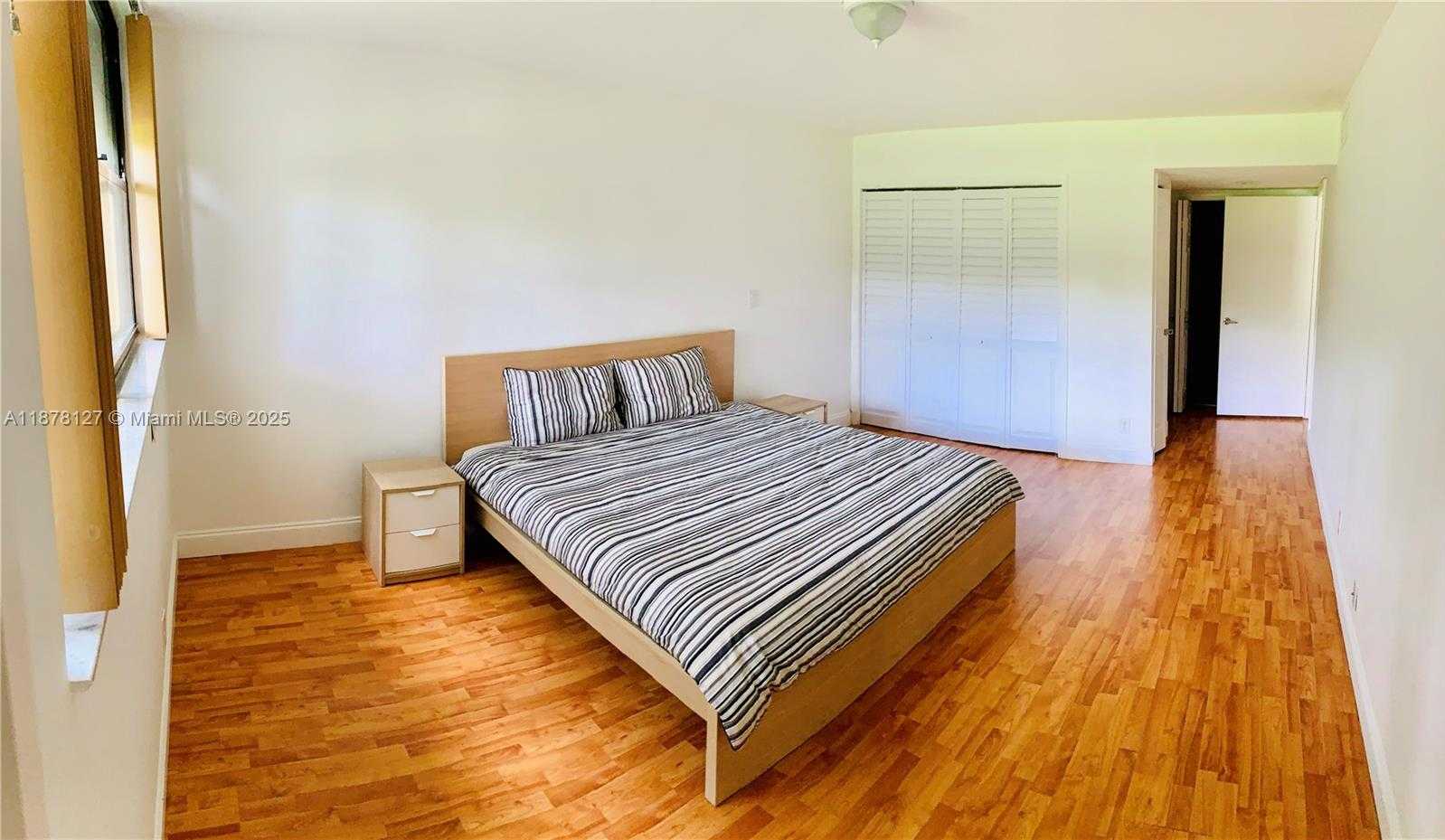 Small Image of 16500 GOLF CLUB RD #101, Weston Number 4