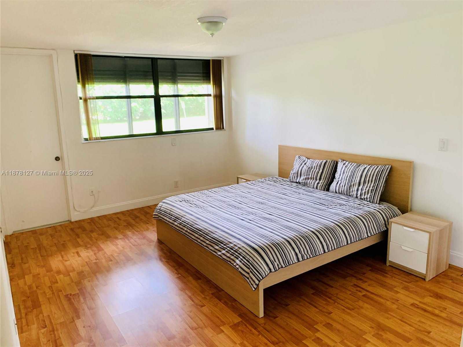 Small Image of 16500 GOLF CLUB RD #101, Weston Number 5