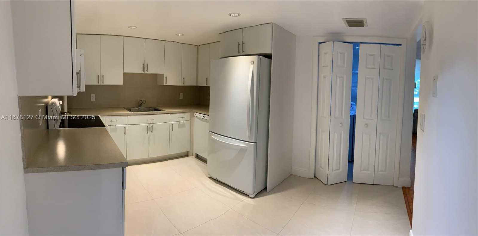 Small Image of 16500 GOLF CLUB RD #101, Weston Number 9