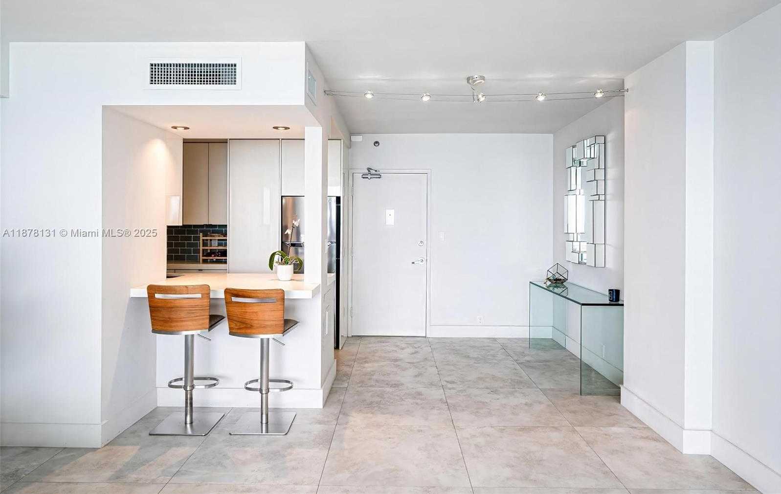 Small Image of 1000 WEST AVE #1515, Miami Beach Number 8