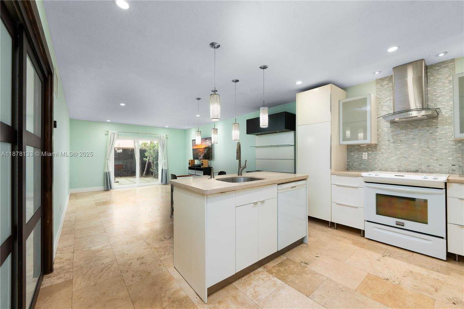 Small Image of 9960 SOUTH WEST 88TH ST #611-6, Miami Number 4