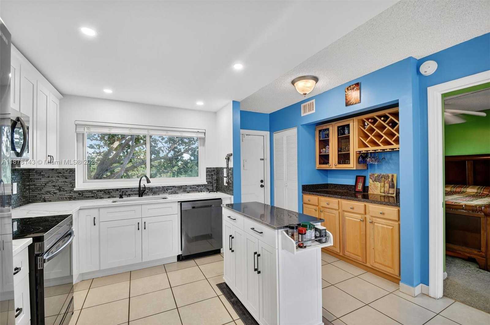 Small Image of 2000 SOUTH FEDERAL HWY #304, Boynton Beach Number 4