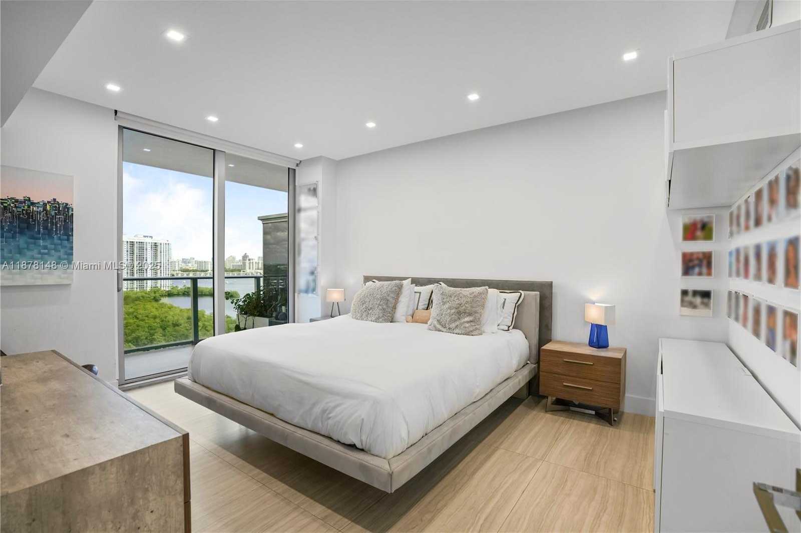Small Image of 16385 BISCAYNE BLVD #1601, North Miami Beach Number 11