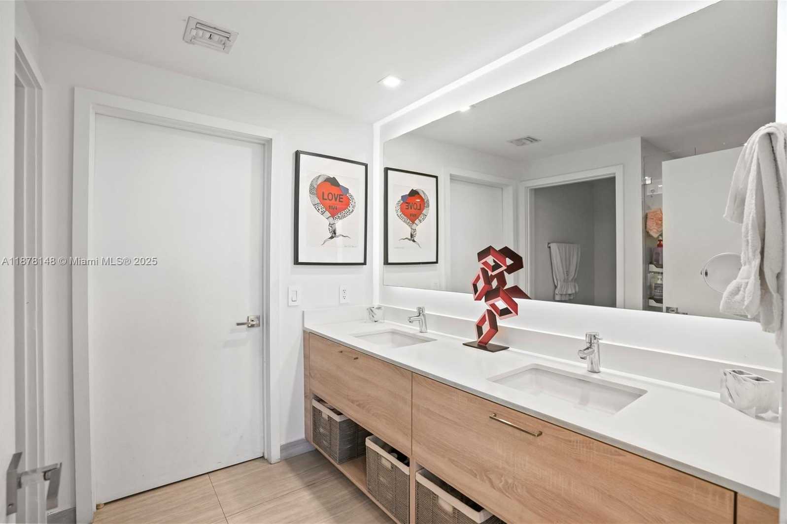 Small Image of 16385 BISCAYNE BLVD #1601, North Miami Beach Number 13