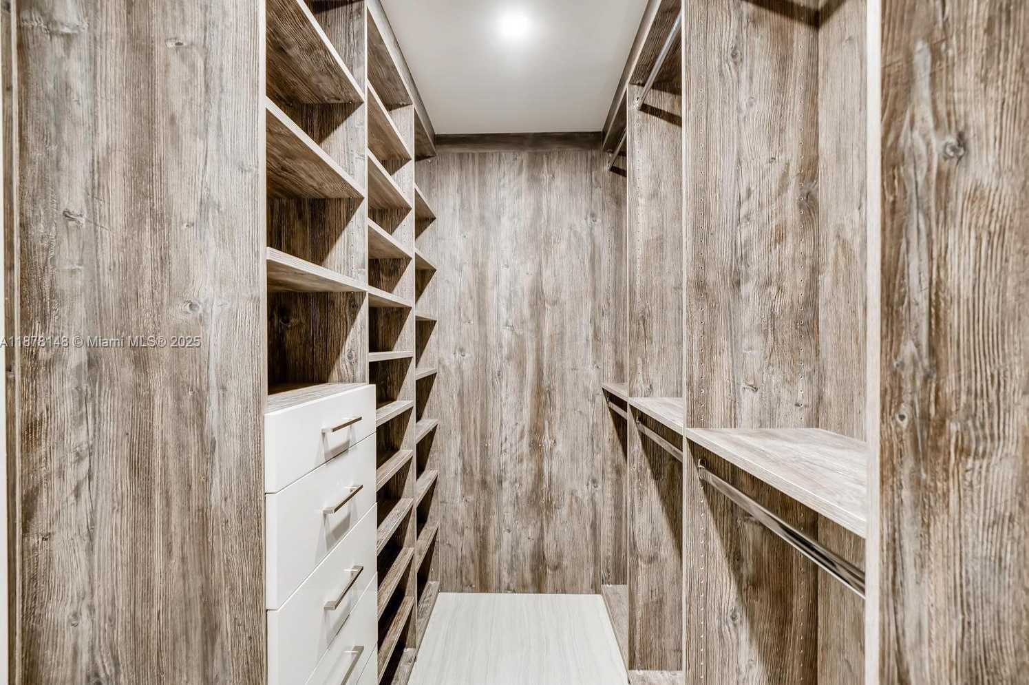 Small Image of 16385 BISCAYNE BLVD #1601, North Miami Beach Number 14