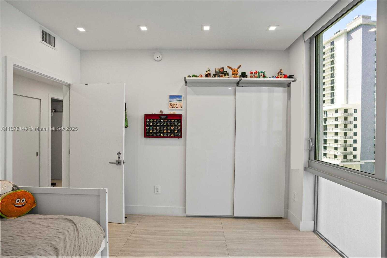 Small Image of 16385 BISCAYNE BLVD #1601, North Miami Beach Number 18