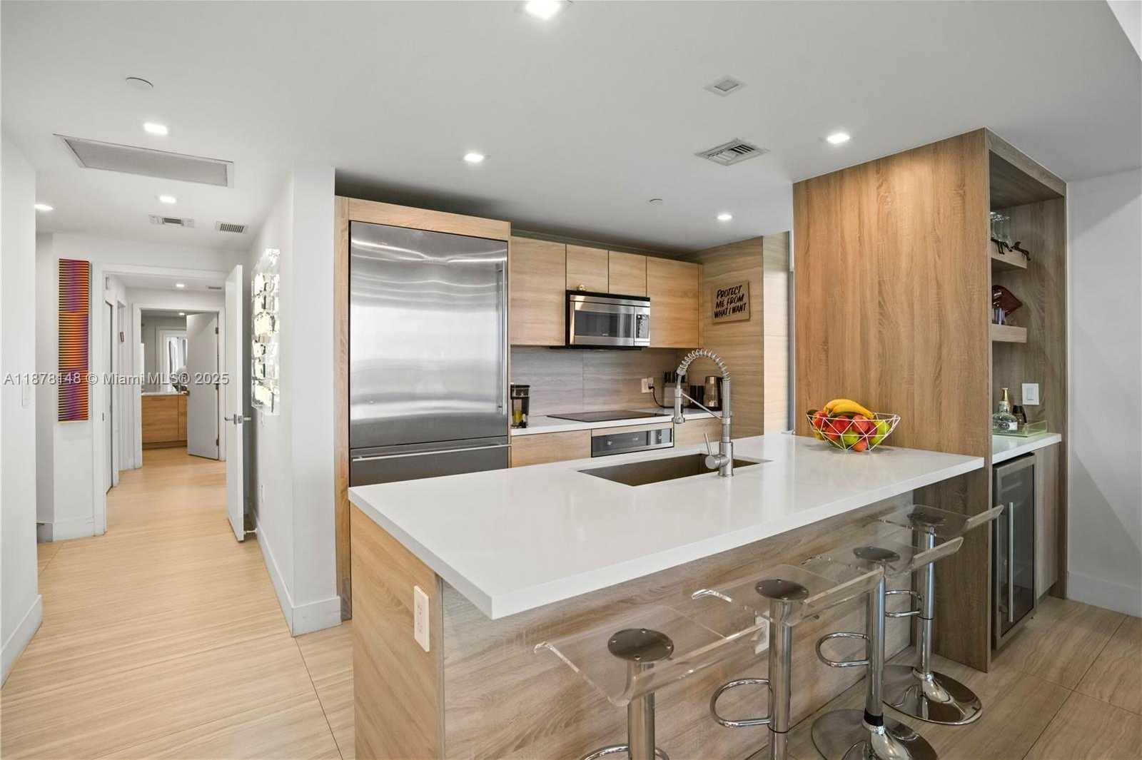 Small Image of 16385 BISCAYNE BLVD #1601, North Miami Beach Number 2