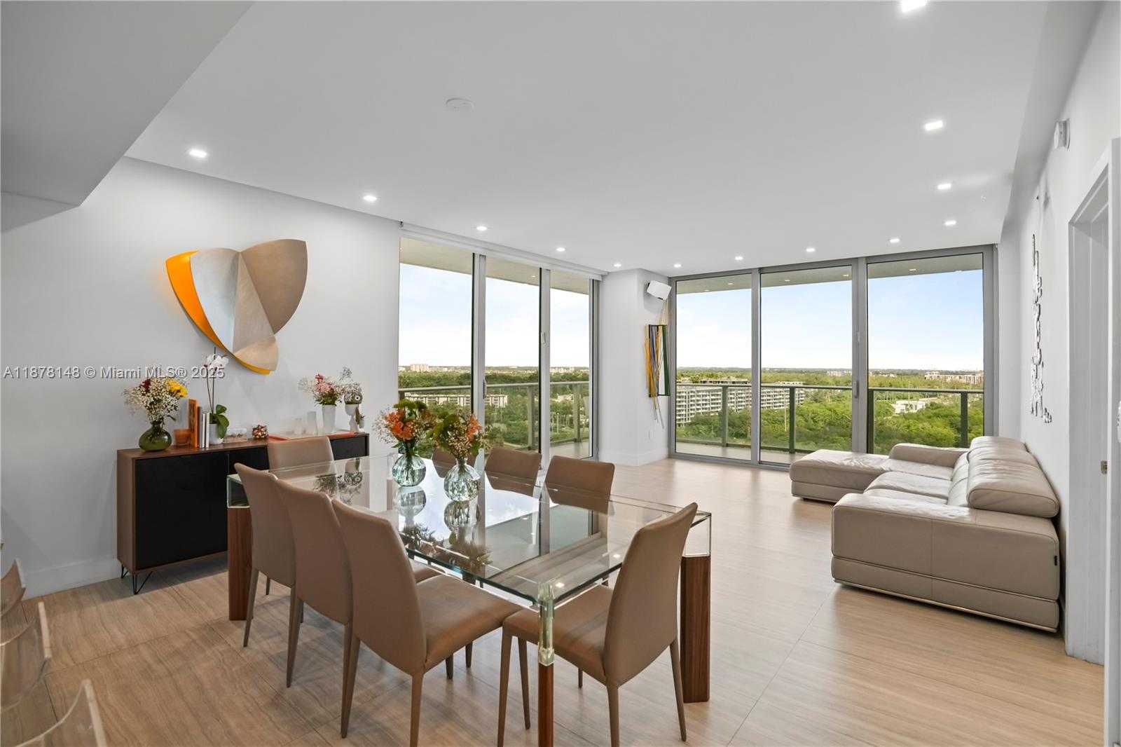 Small Image of 16385 BISCAYNE BLVD #1601, North Miami Beach Number 3