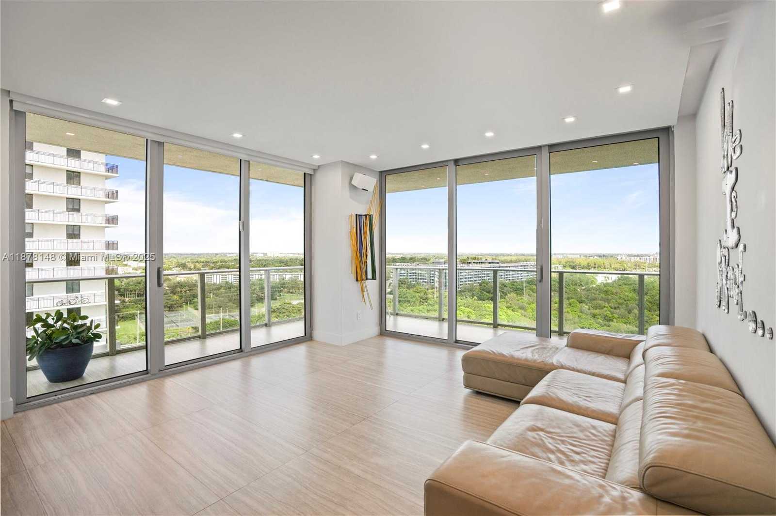 Small Image of 16385 BISCAYNE BLVD #1601, North Miami Beach Number 4