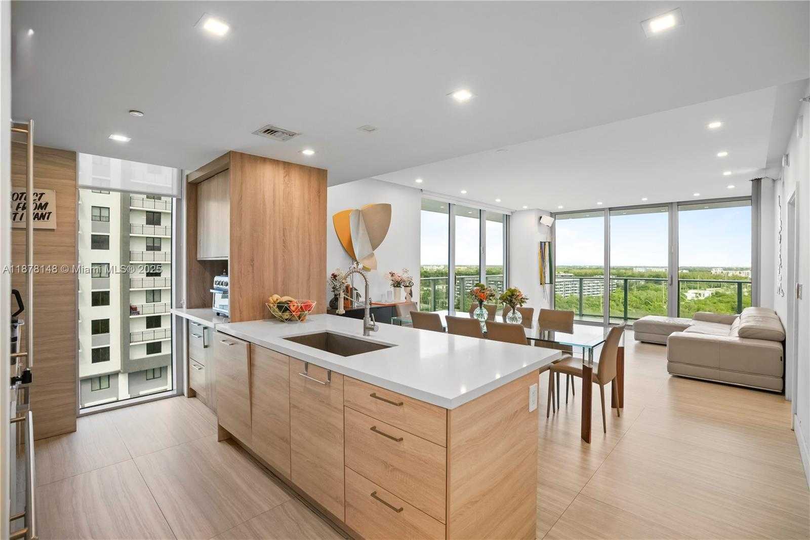 Small Image of 16385 BISCAYNE BLVD #1601, North Miami Beach Number 8