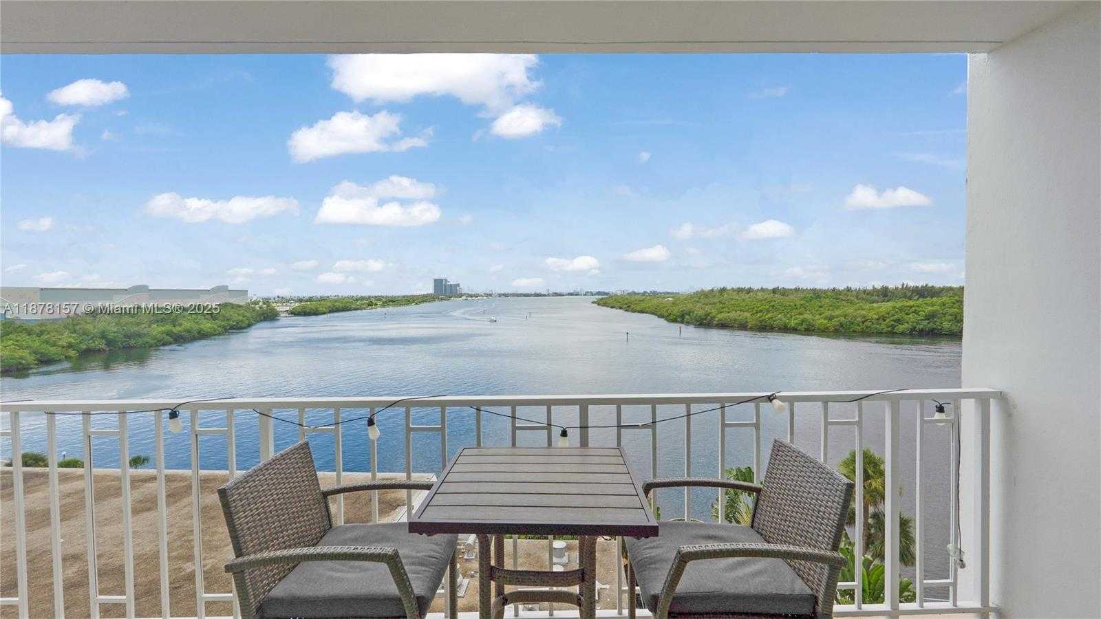 Small Image of 500 BAYVIEW DR #732, Sunny Isles Beach Number 11