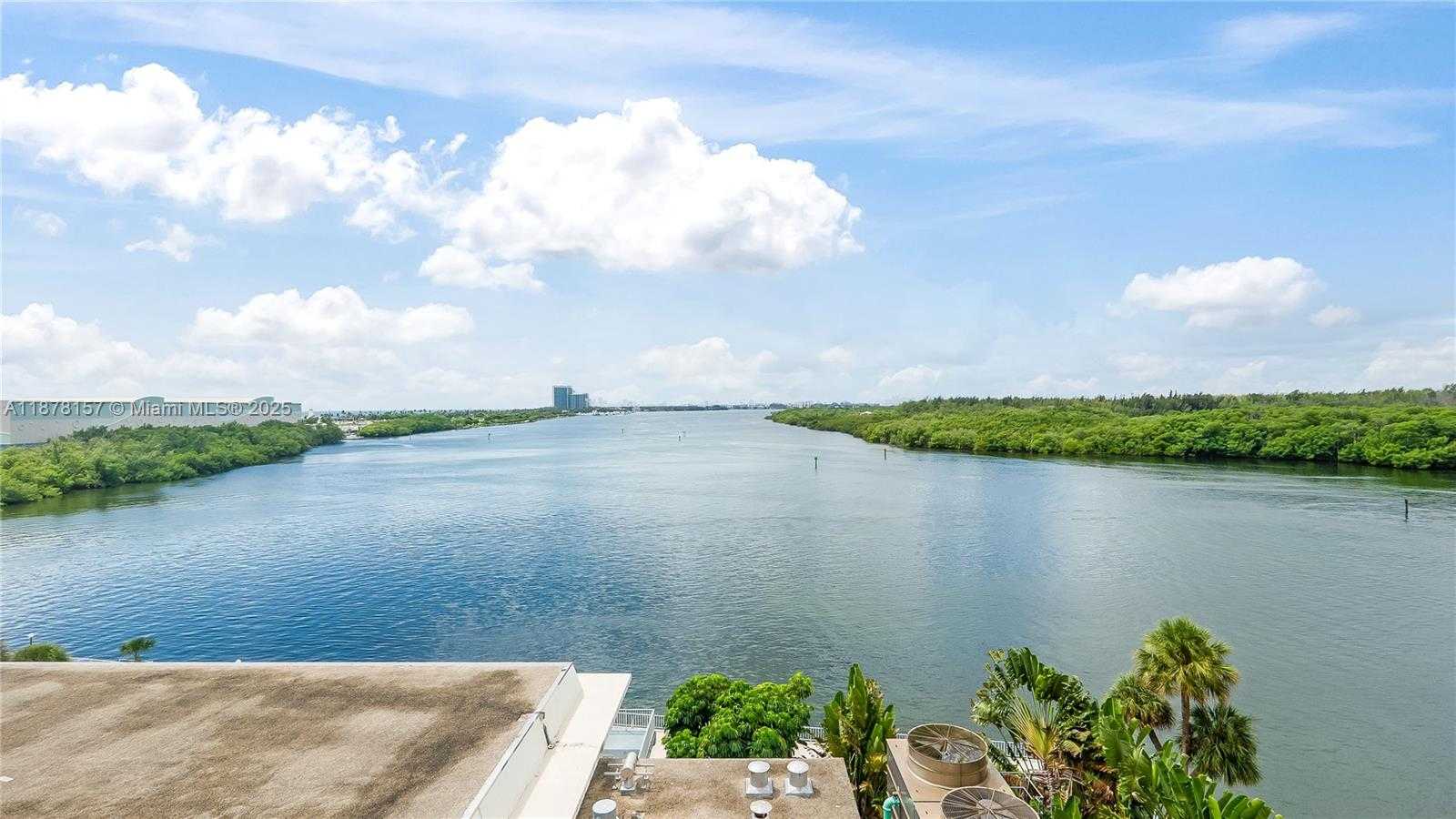 Small Image of 500 BAYVIEW DR #732, Sunny Isles Beach Number 16