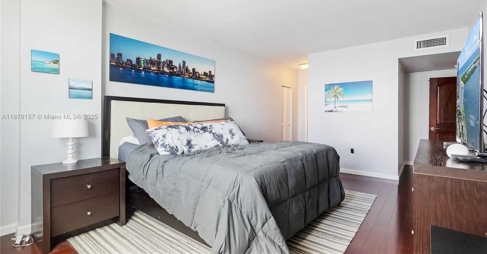 Small Image of 500 BAYVIEW DR #732, Sunny Isles Beach Number 18