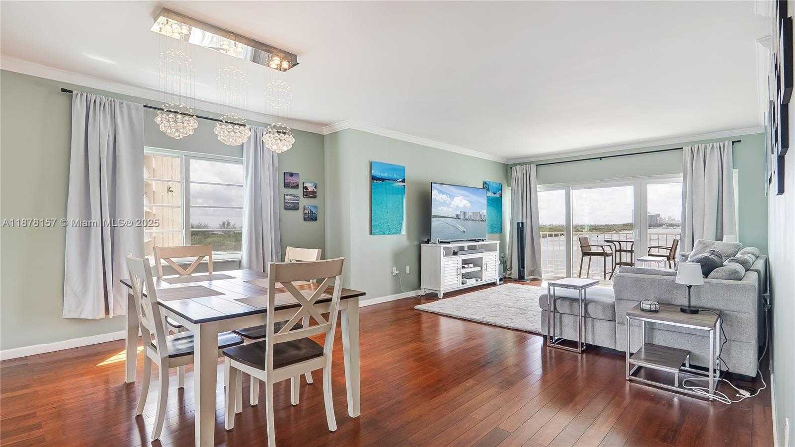 Small Image of 500 BAYVIEW DR #732, Sunny Isles Beach Number 2