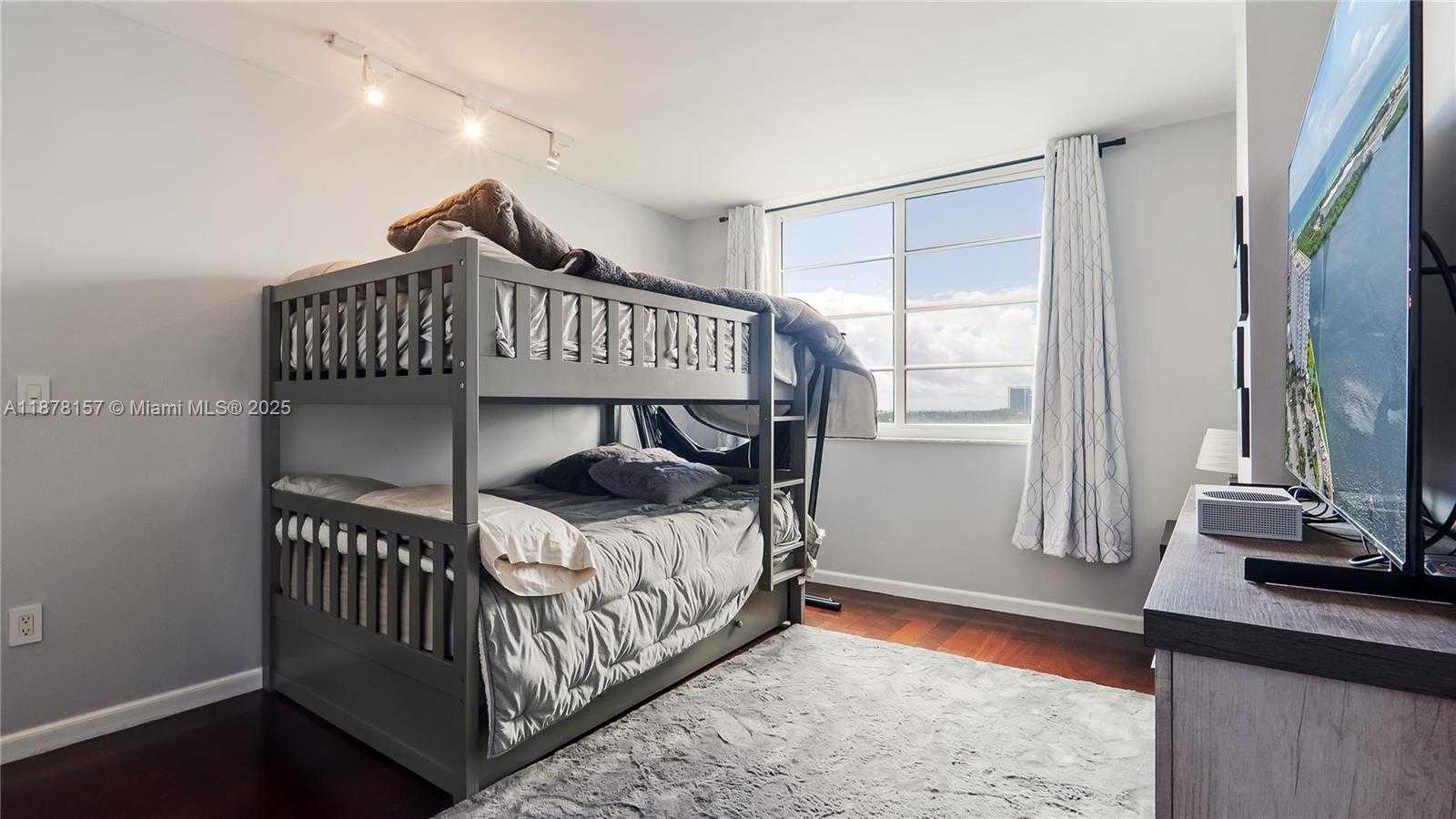 Small Image of 500 BAYVIEW DR #732, Sunny Isles Beach Number 23