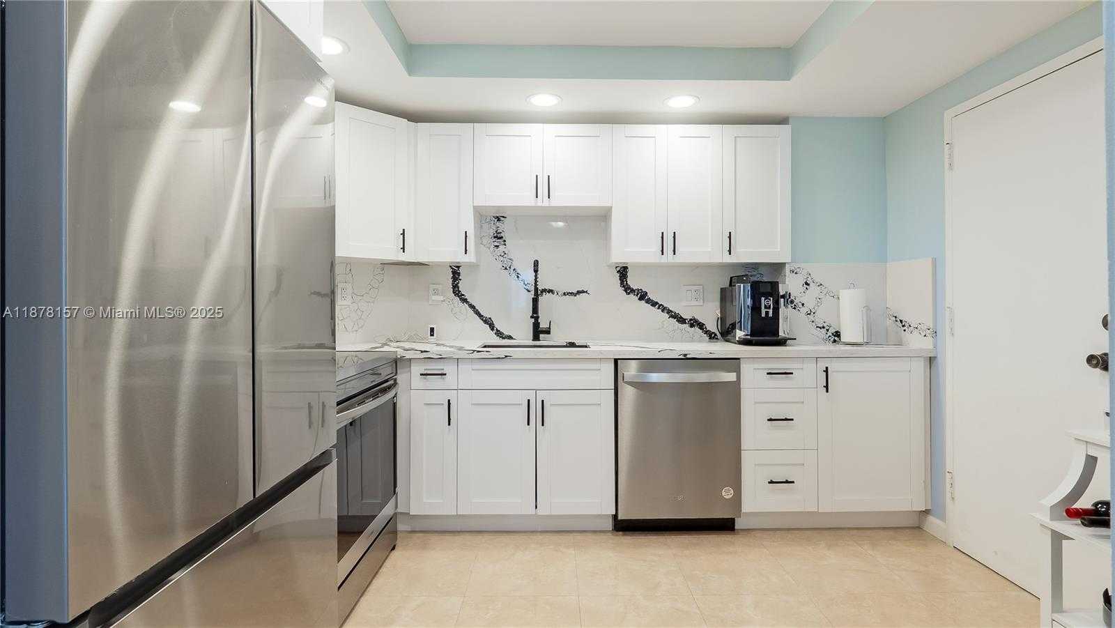 Small Image of 500 BAYVIEW DR #732, Sunny Isles Beach Number 4