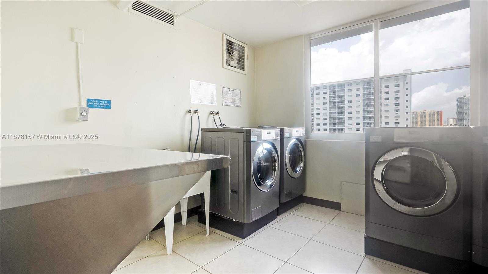 Small Image of 500 BAYVIEW DR #732, Sunny Isles Beach Number 44