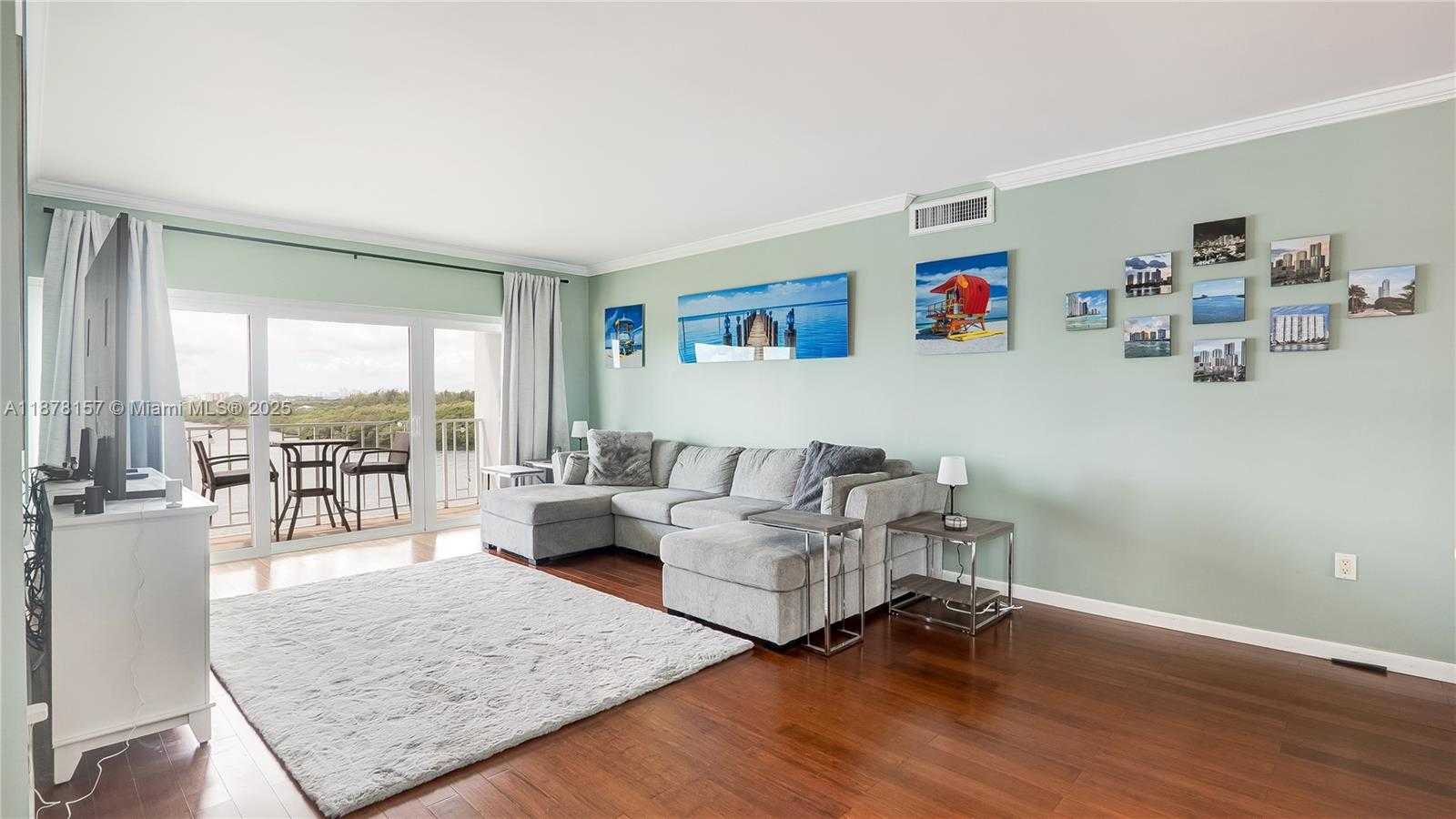 Small Image of 500 BAYVIEW DR #732, Sunny Isles Beach Number 8