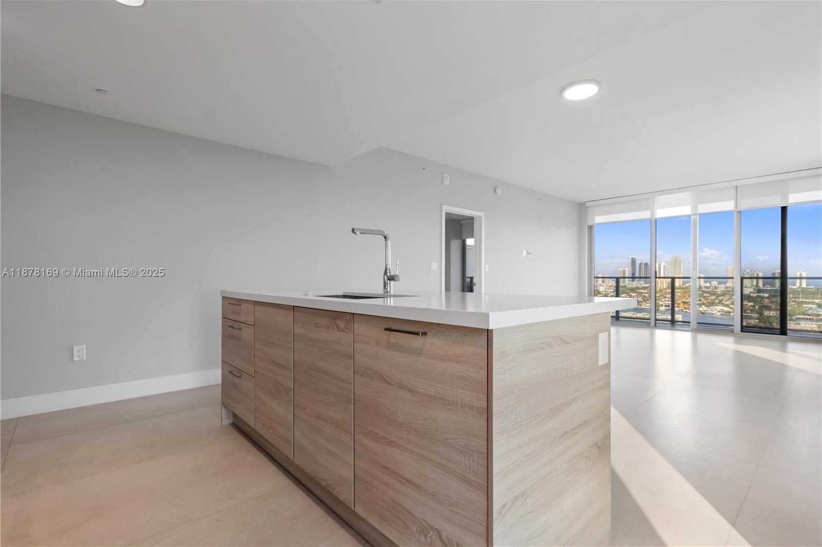 Small Image of 16385 BISCAYNE BLVD #1921, North Miami Beach Number 4