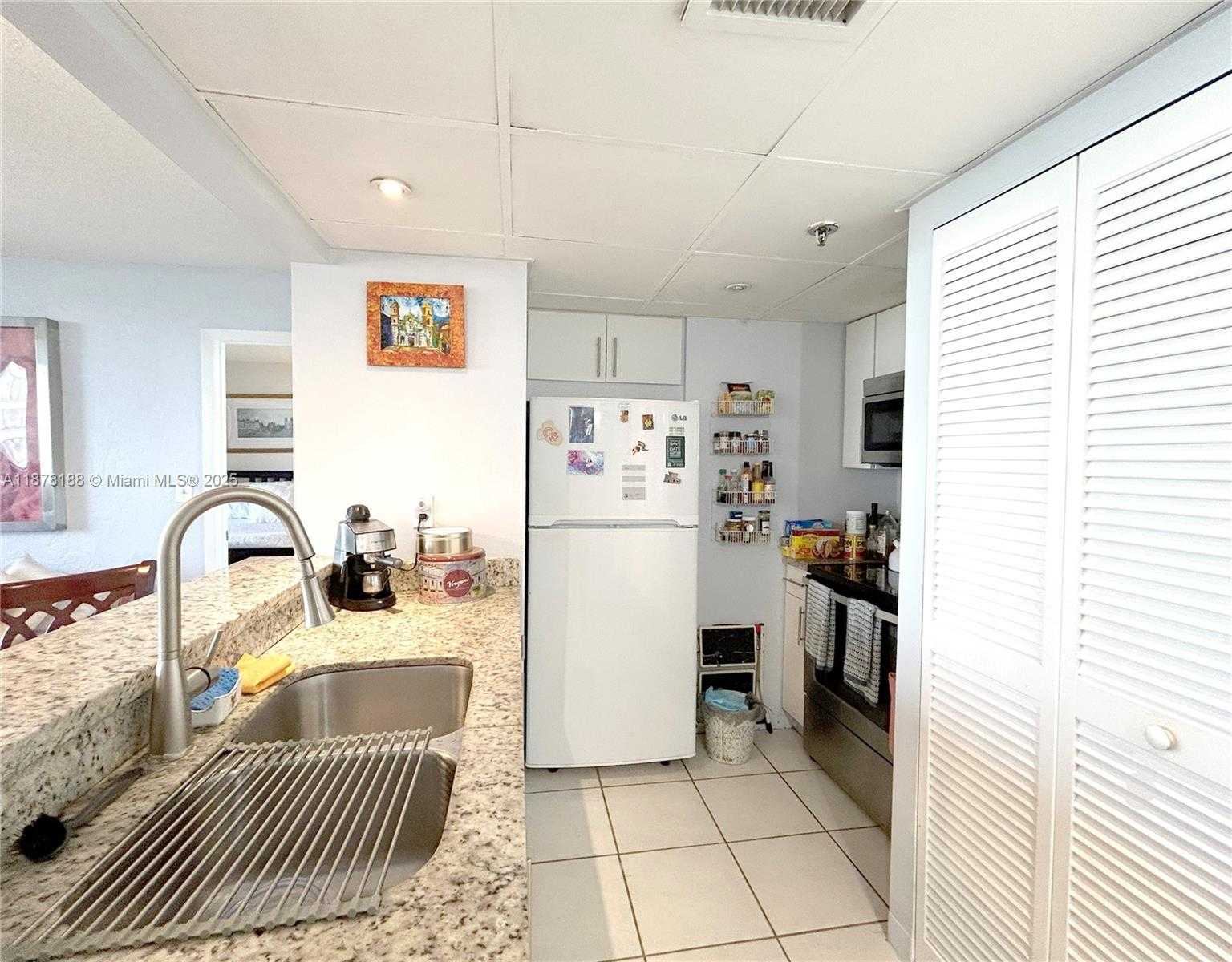 Small Image of 540 BRICKELL KEY DR #811, Miami Number 13