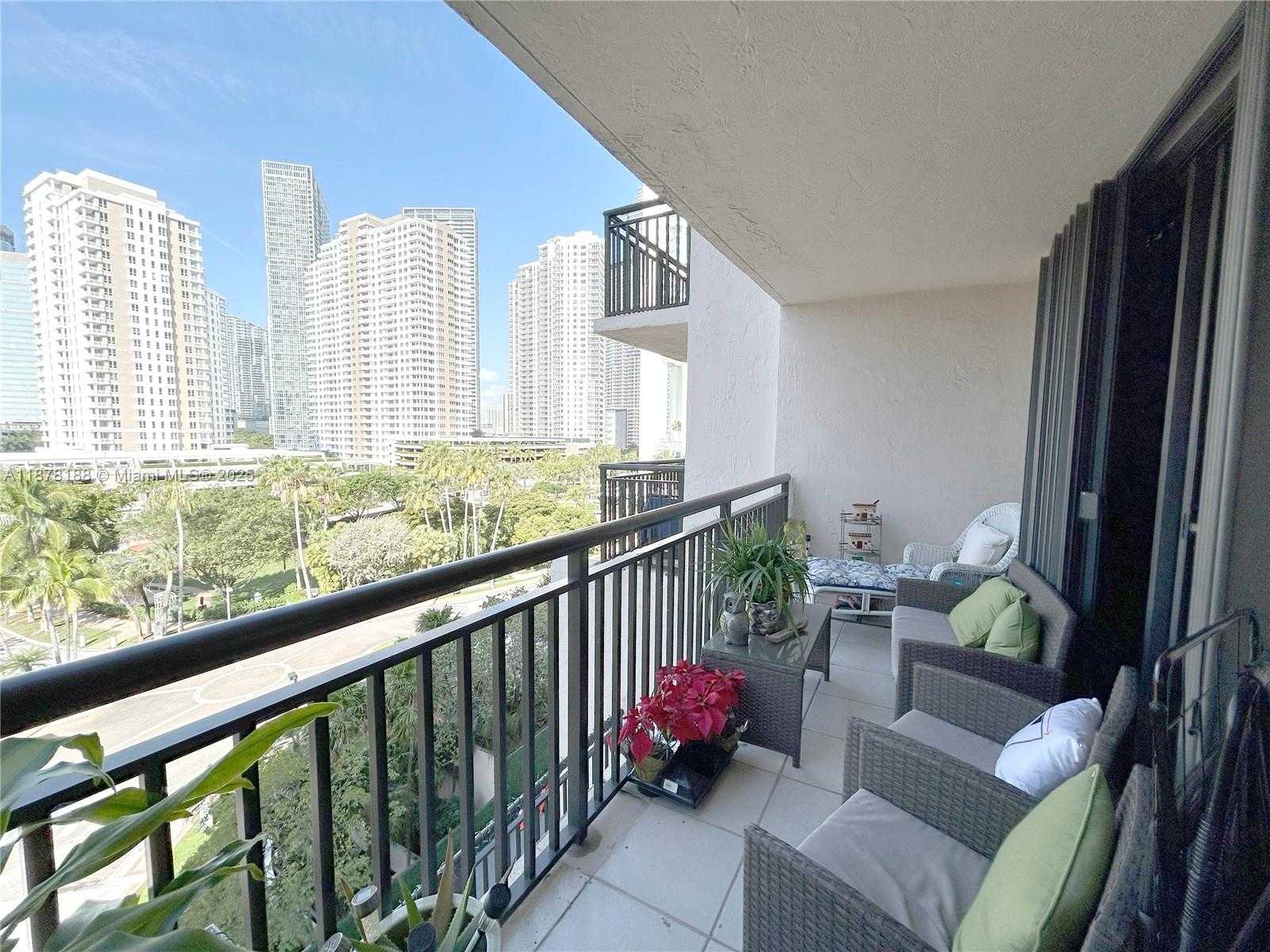 Small Image of 540 BRICKELL KEY DR #811, Miami Number 14