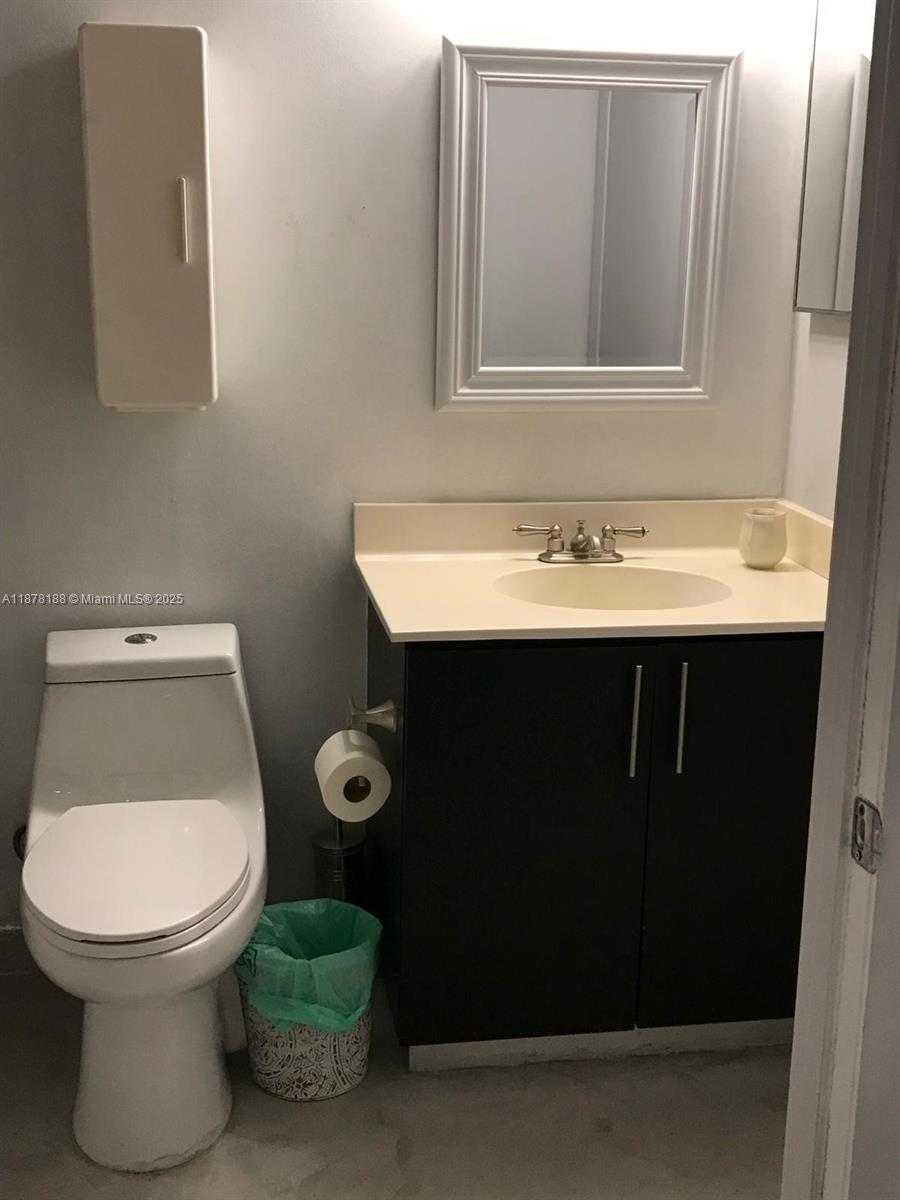 Small Image of 540 BRICKELL KEY DR #811, Miami Number 21