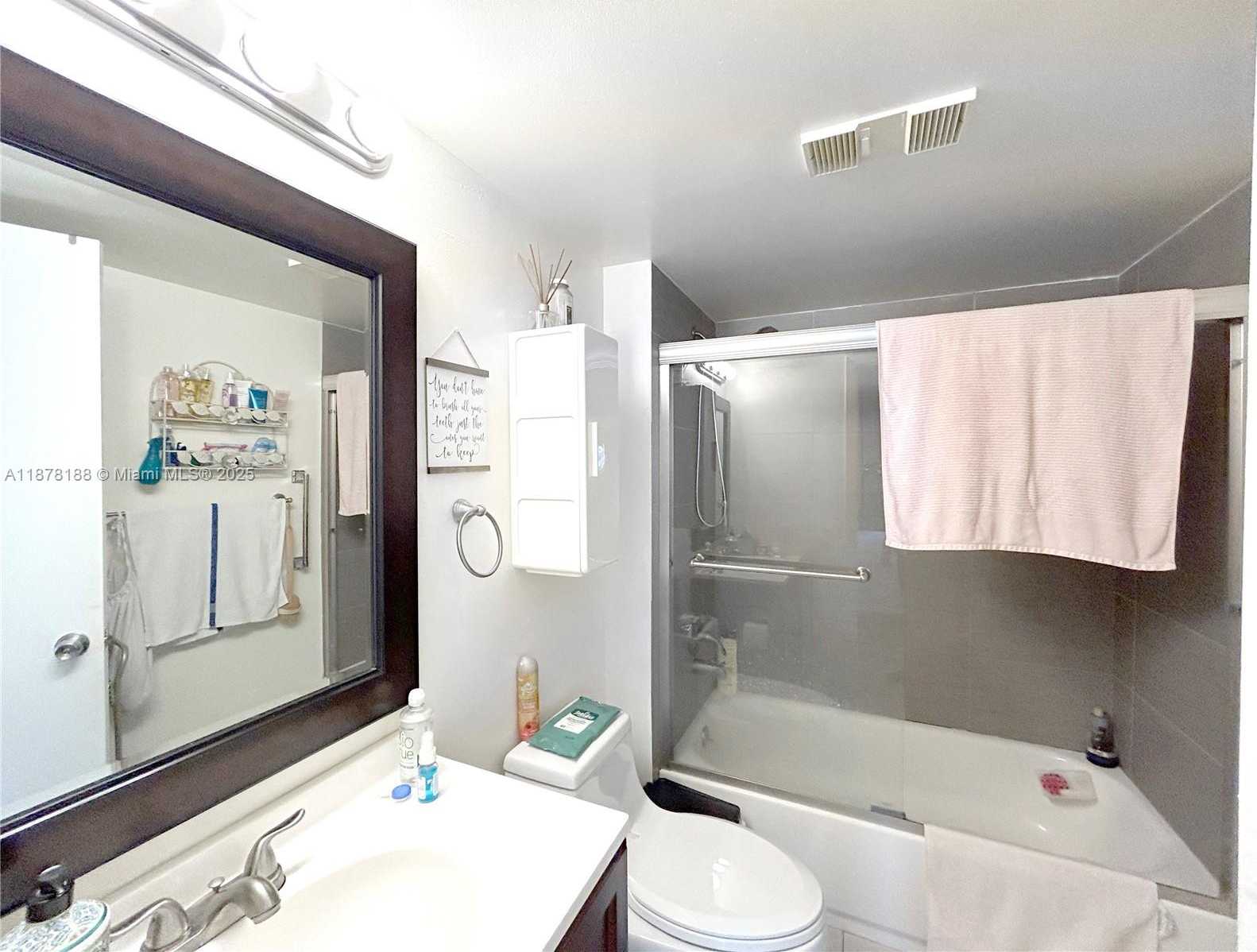 Small Image of 540 BRICKELL KEY DR #811, Miami Number 24