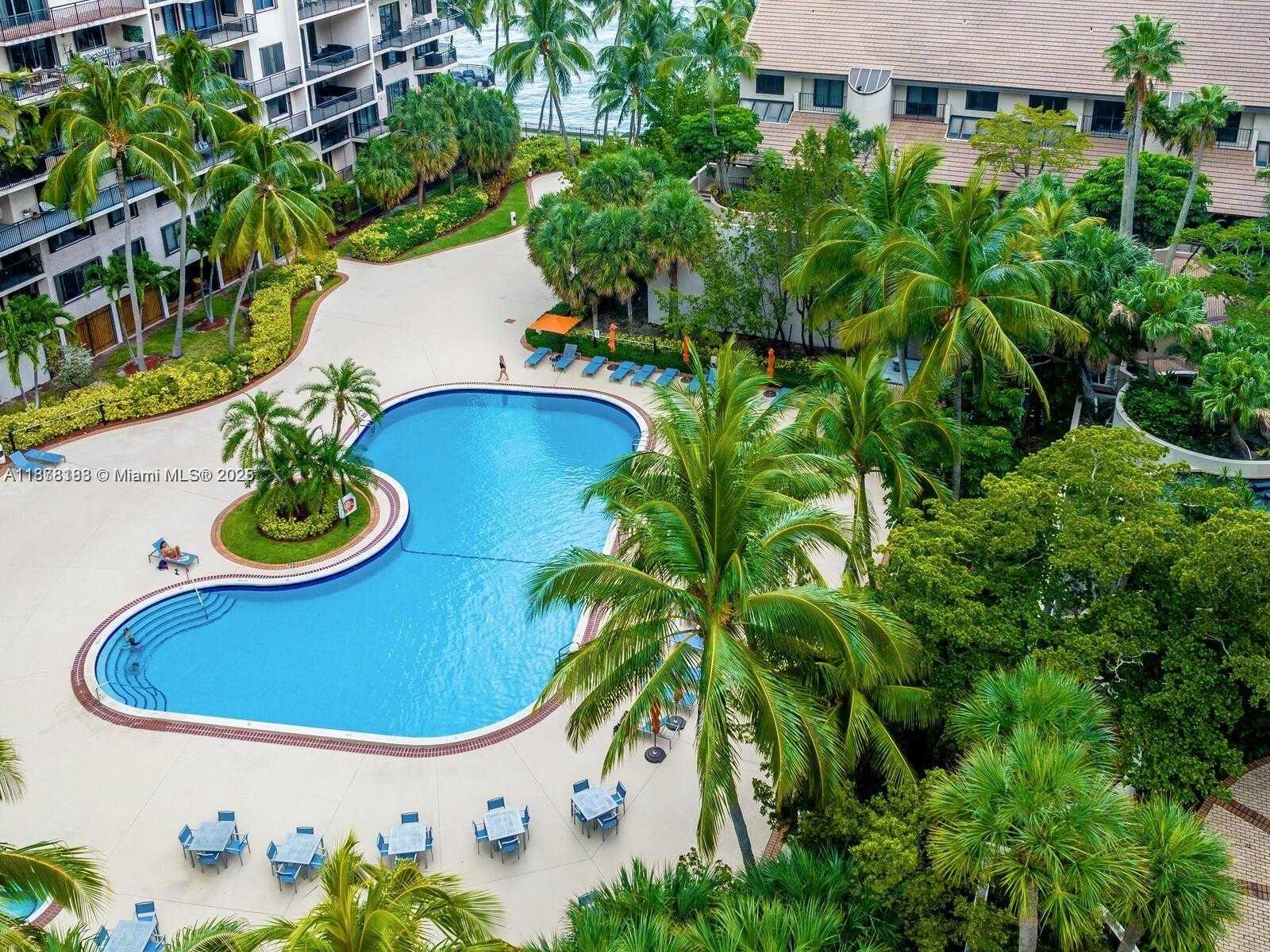 Small Image of 540 BRICKELL KEY DR #811, Miami Number 3