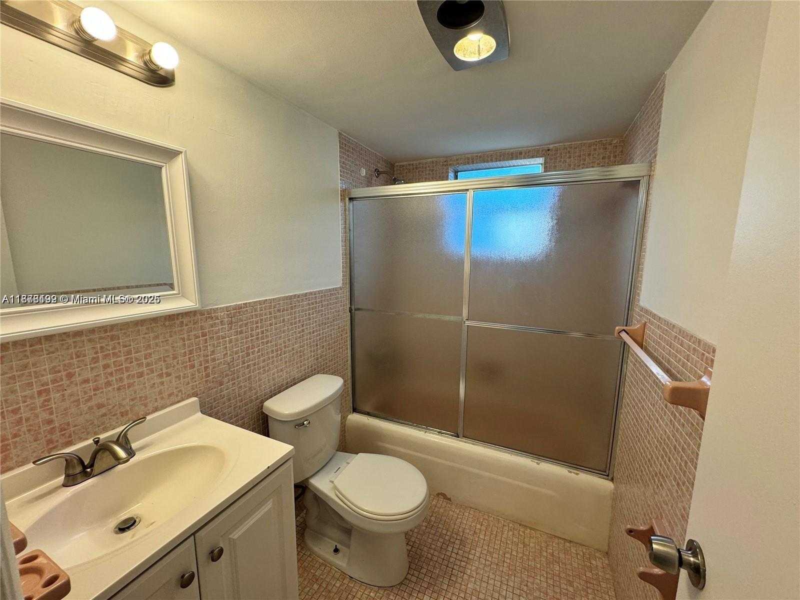 Small Image of 2005 JEFFERSON ST #205, Hollywood Number 17