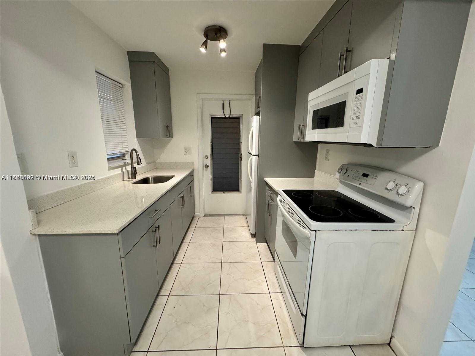 Small Image of 2005 JEFFERSON ST #205, Hollywood Number 2