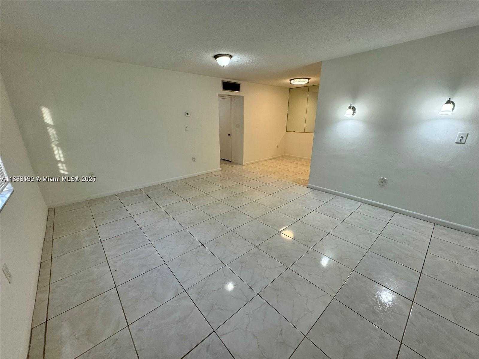 Small Image of 2005 JEFFERSON ST #205, Hollywood Number 6