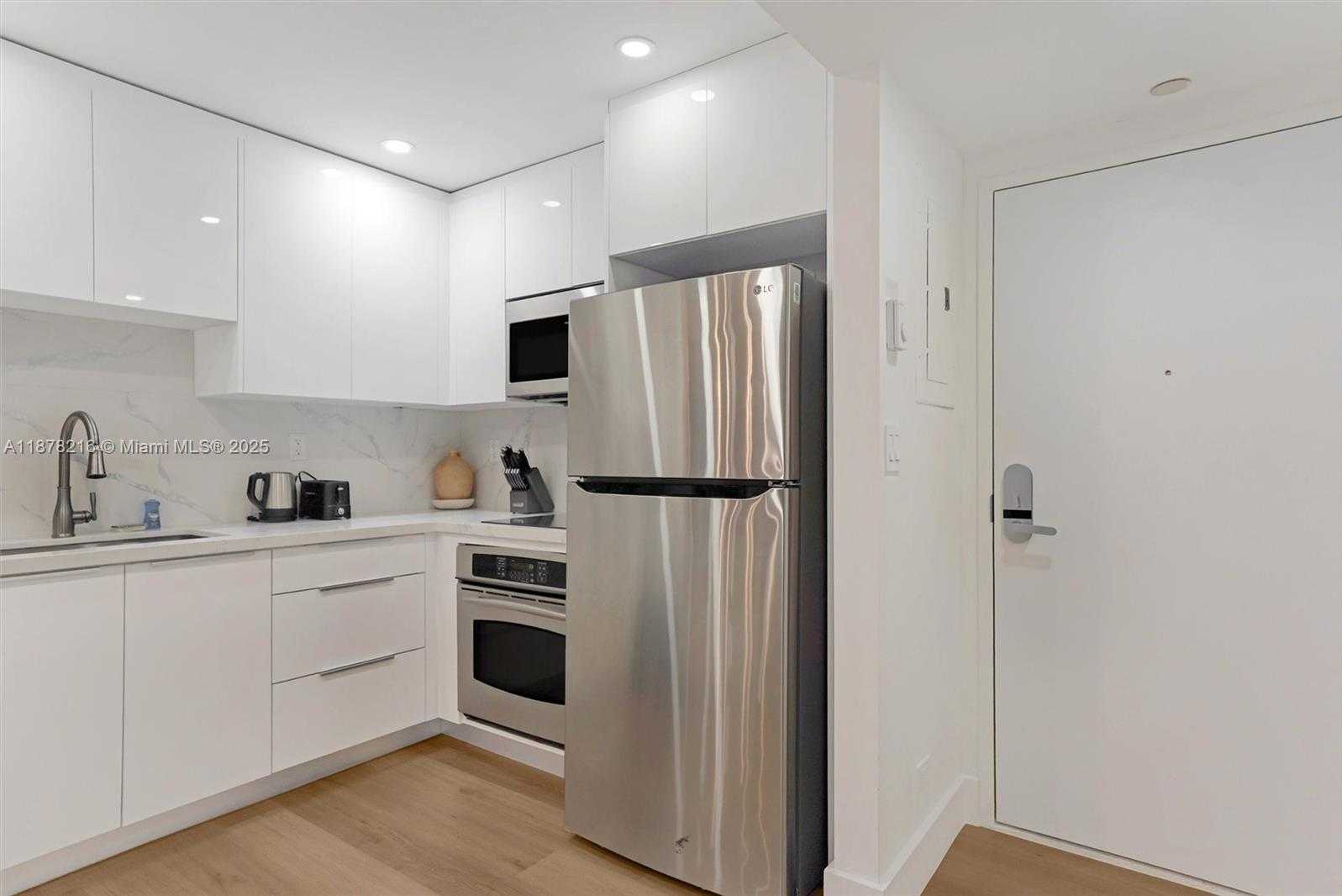 Small Image of 2301 COLLINS AVE #1135, Miami Beach Number 2
