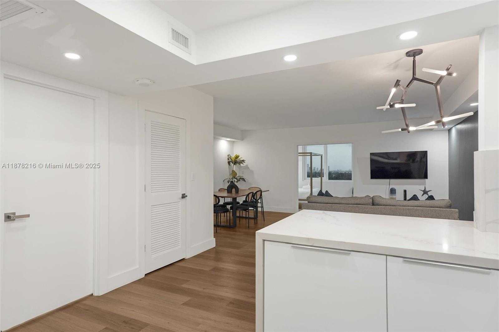 Small Image of 2301 COLLINS AVE #1135, Miami Beach Number 4