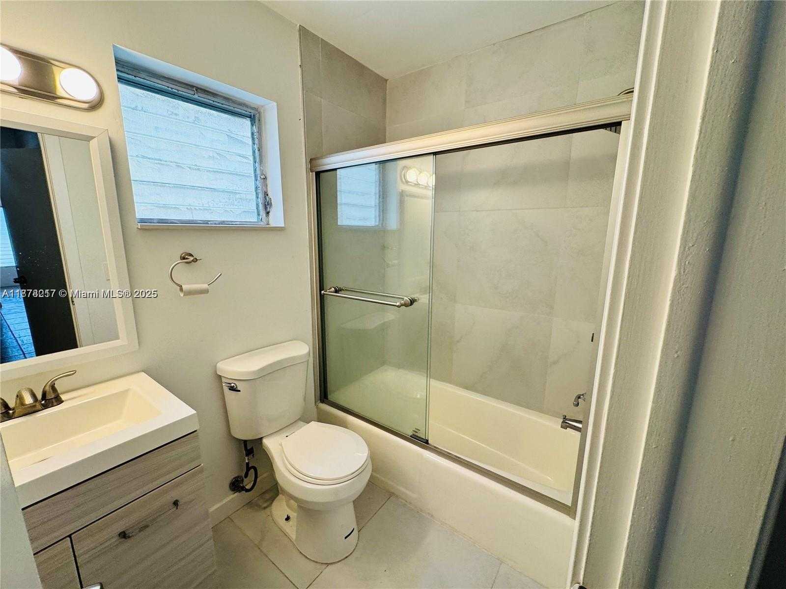 Small Image of 1830 CLEVELAND ST #2, Hollywood Number 15