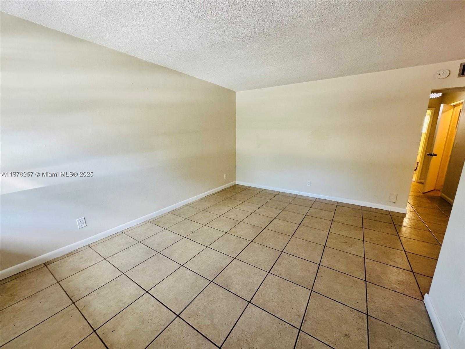 Small Image of 1830 CLEVELAND ST #2, Hollywood Number 3