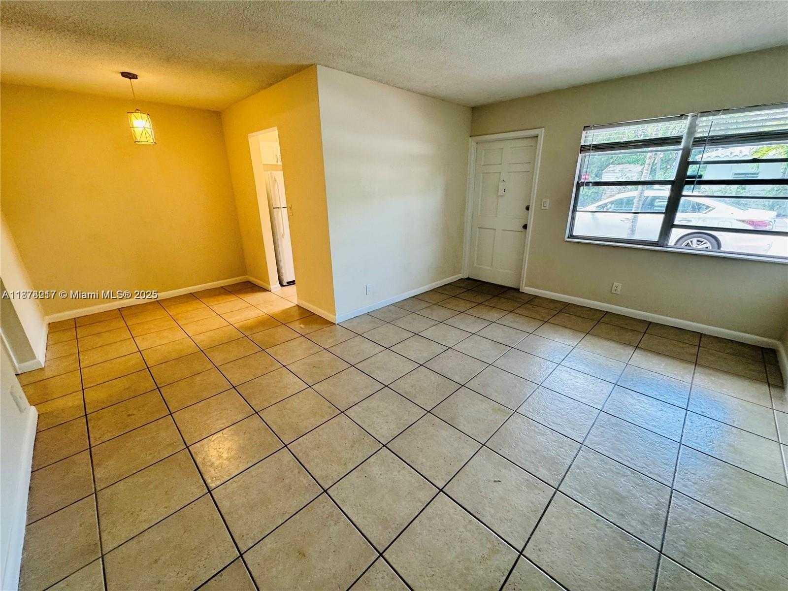 Small Image of 1830 CLEVELAND ST #2, Hollywood Number 4
