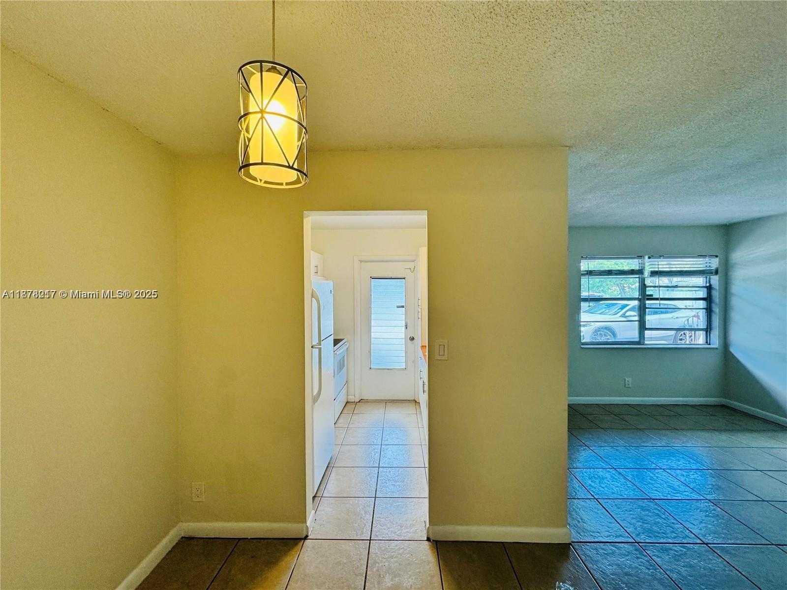Small Image of 1830 CLEVELAND ST #2, Hollywood Number 5