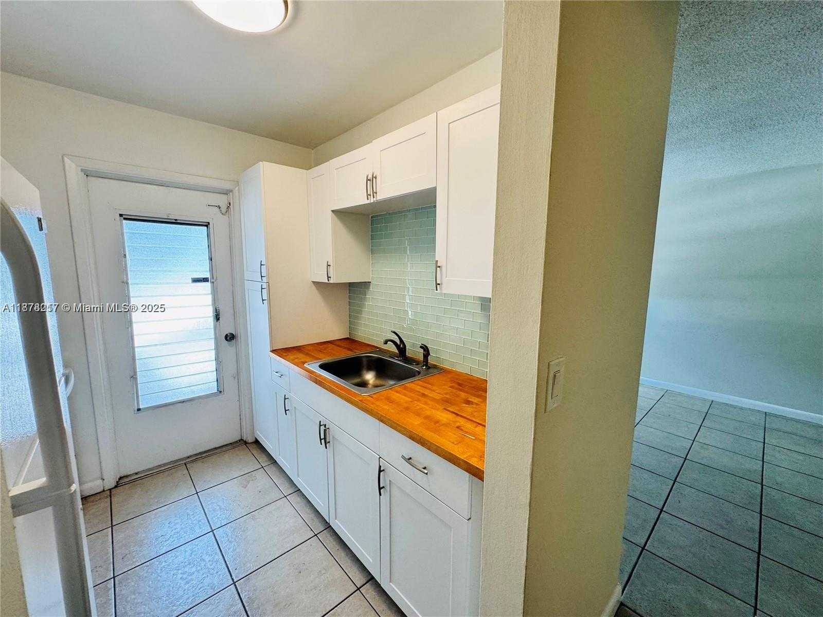 Small Image of 1830 CLEVELAND ST #2, Hollywood Number 6