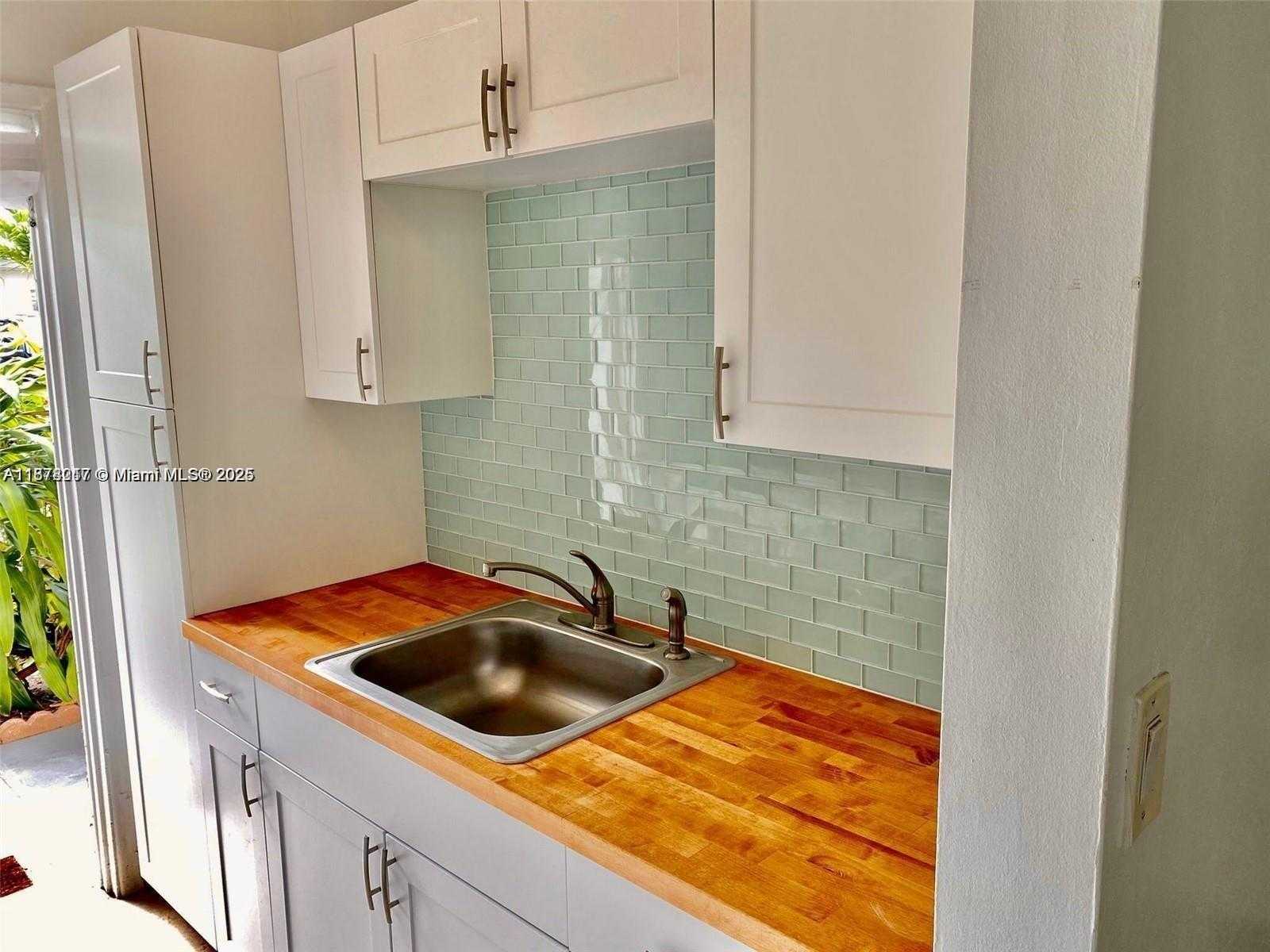 Small Image of 1830 CLEVELAND ST #2, Hollywood Number 7