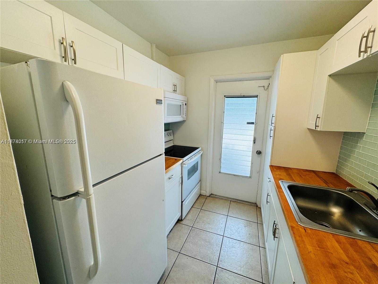Small Image of 1830 CLEVELAND ST #2, Hollywood Number 8