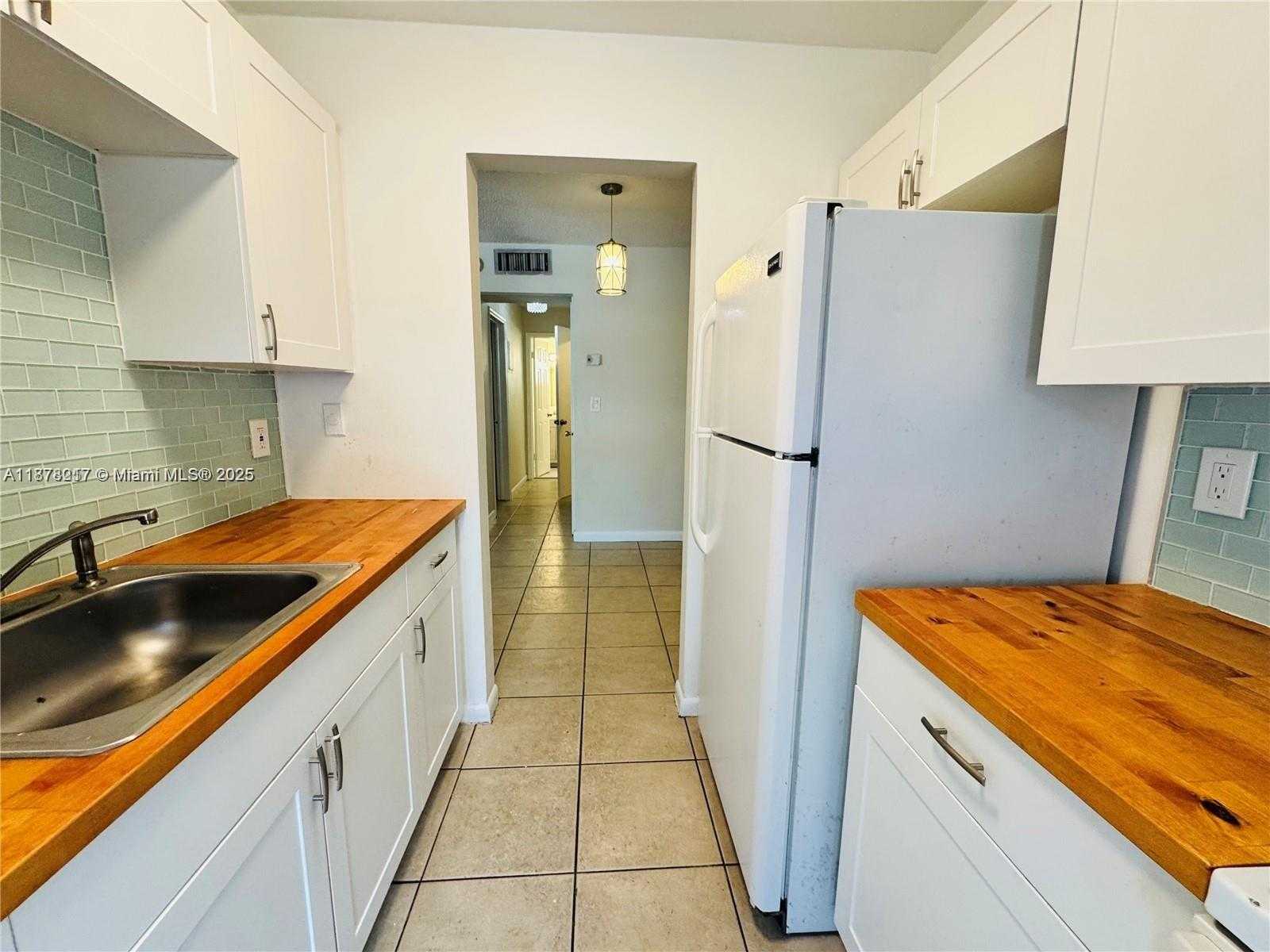 Small Image of 1830 CLEVELAND ST #2, Hollywood Number 9