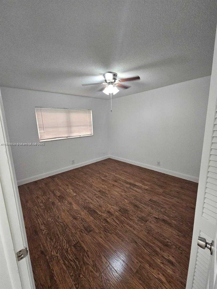 Small Image of 1830 CLEVELAND ST #3, Hollywood Number 11