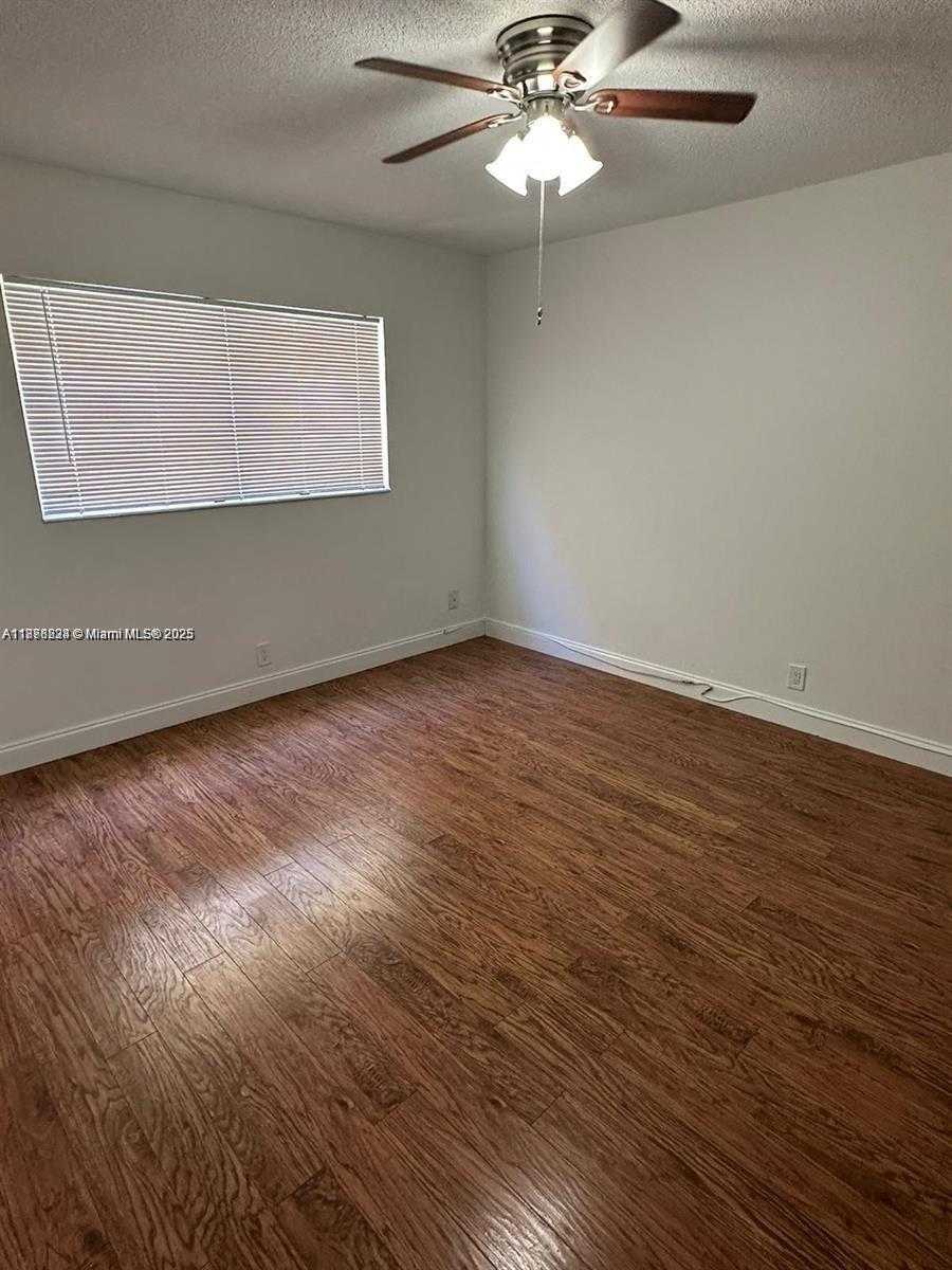 Small Image of 1830 CLEVELAND ST #3, Hollywood Number 13