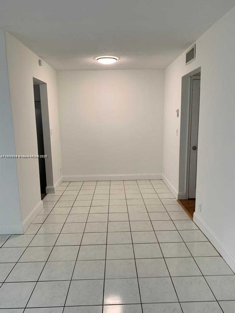 Small Image of 1830 CLEVELAND ST #3, Hollywood Number 4