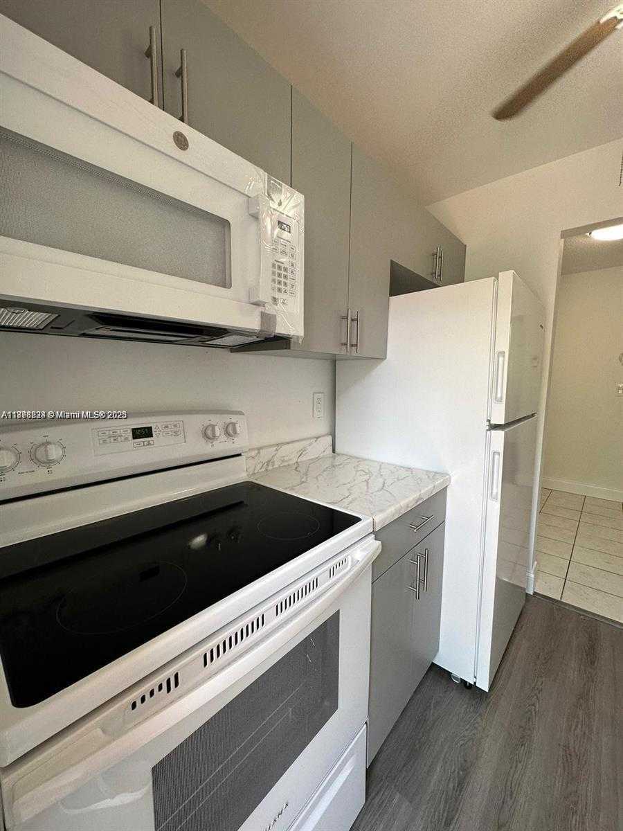 Small Image of 1830 CLEVELAND ST #3, Hollywood Number 6