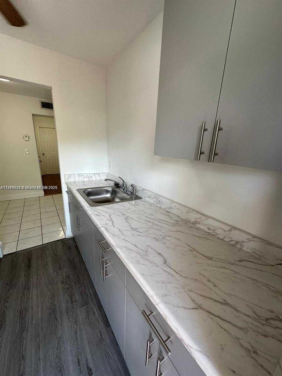 Small Image of 1830 CLEVELAND ST #3, Hollywood Number 7