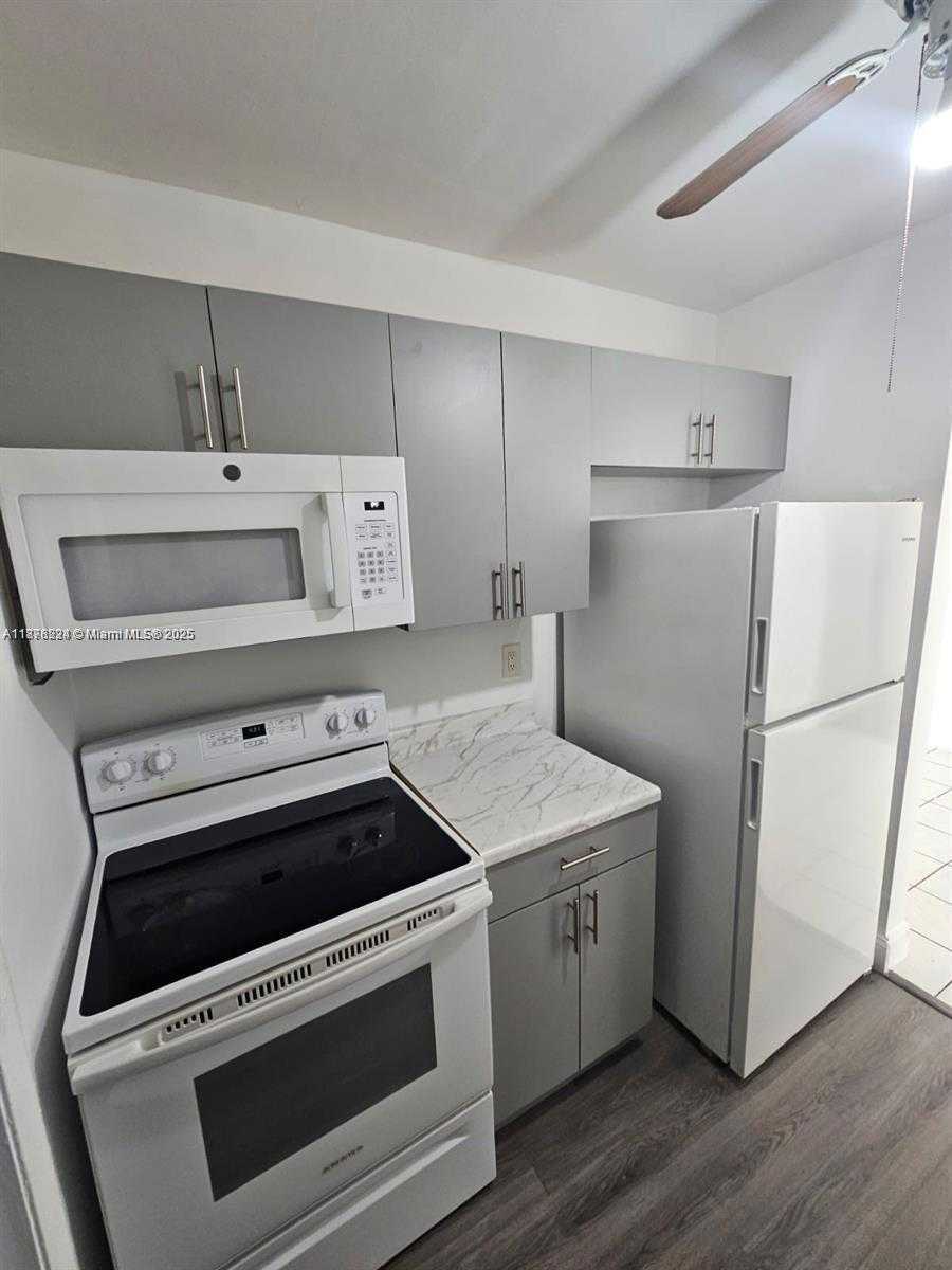 Small Image of 1830 CLEVELAND ST #3, Hollywood Number 9